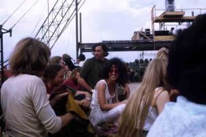 tayfun bir şey parıltı  Grace Slick/Bill Graham Woodstock - Four Corners Framed Art